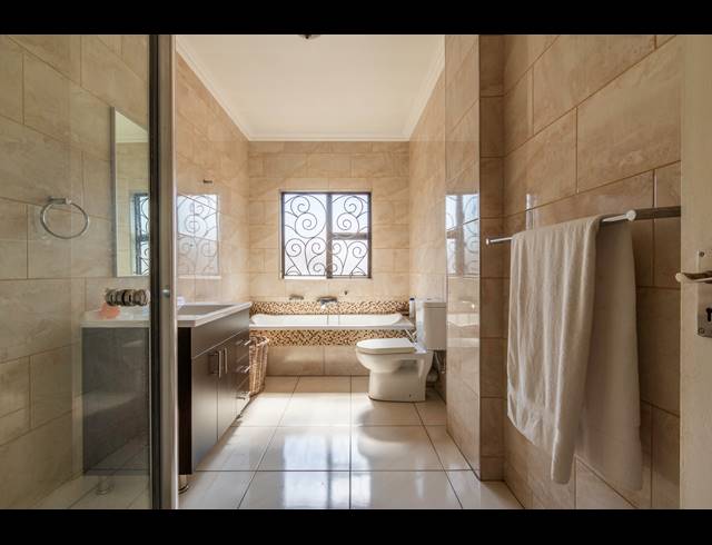 4 BEDROOM HOUSE FOR SALE IN DOWERGLEN EXT 4